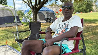 Donald Trump a posté une photo de moi près de ma tente. Puis un bulldozer est arrivé