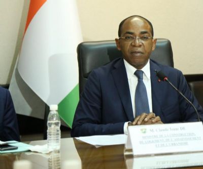 Le ministre de la Construction demande l’arrêt de plusieurs chantiers et la démolition des constructions anarchiques à Abidjan