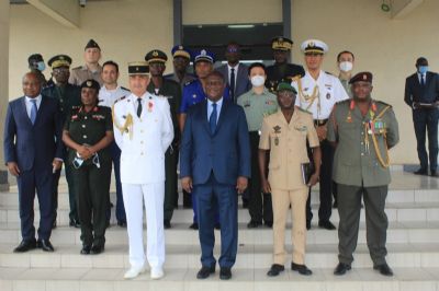 Côte d’Ivoire: les attachés de défense de la France et de l’Afrique du Sud décorés