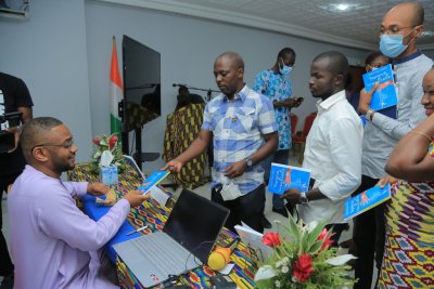 Dédicace : l’importance de l’estime de soi expliquée dans ‘’Reprends le contrôle’’ du Dr Saint Paul Akahi