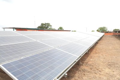 La Côte d'Ivoire développe les mini-centrales solaires hybrides en zone rurale