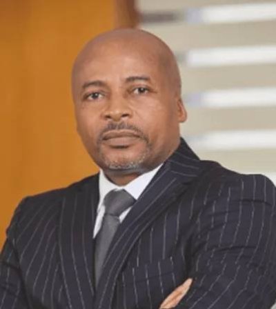 Décès de John Mokom: Standard Chartered Bank Côte d’Ivoire rend hommage à un « dirigeant visionnaire »