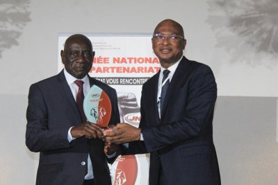 Le prix de l'administration publique décerné à la CNPS, son DG Dénis Charles Kouassi : 