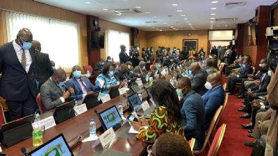 Dialogue politique : le gouvernement échange avec les partis politiques et des organisations de la société civile