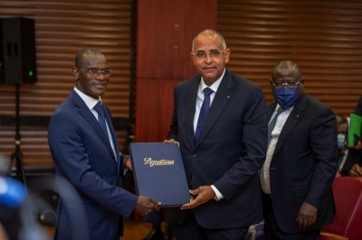 Dialogue politique : les partis et les organisations de la société civile signent le rapport final