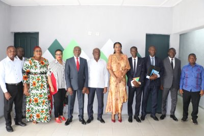 Difficultés de la presse : A Le 