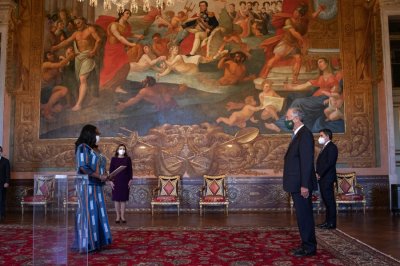 Diplomatie : Annick Josiane CAPET BAKOU, nouvel ambassadeur de la Côte d'ivoire au portugal présente ses Lettres de créance