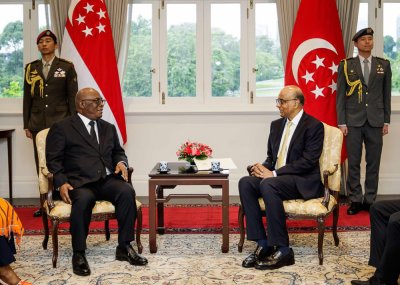 Diplomatie: l'ambassadeur ivoirien Désiré Wulfran Ipo présente ses lettres de créances au président singapourien