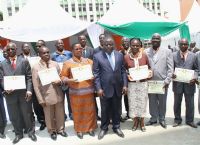 Fonction publique : Le ministère décore 500 fonctionnaires et agents de l’Etat