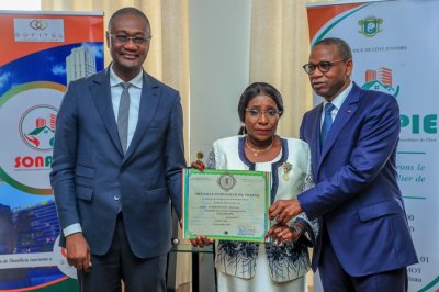 Distinction : Mme Maférima Diarrassouba décorée de la médaille d’honneur du travail Grand Or pour 35 ans de carrière