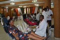 Côte d’Ivoire : don de 400 poches de sang des grévistes du ministère du commerce au CNTS