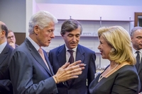 Dîner de solidarité d’UNITAID à Paris Bill Clinton et Dominique Ouattara invités d’honneur
