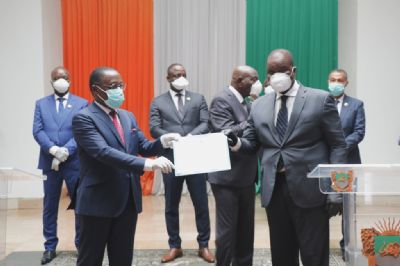 Lutte contre le COVID-19: les députés ivoiriens offrent 30 millions FCFA en soutien au ministère en charge de la santé
