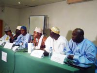 Convergence 2020 fait un don aux musulmans de Paris