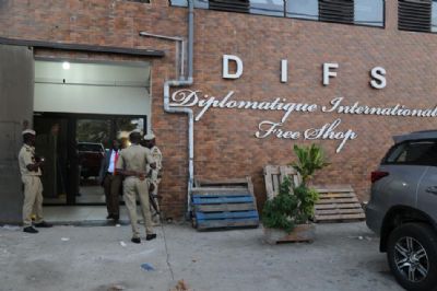 Lutte contre la fraude, descente des services des douanes dans les magasins diplomatiques ( Communiqué)