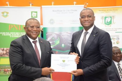 E-Agriculture :  Le ministre Amadou Coulibaly remet officiellement la Plateforme numérique du PSNDEA au Ministre d’Etat Adjoumani Kouassi