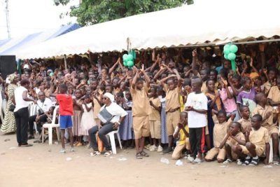 Éducation de la jeune fille : Le conseil municipal d’Abobo offre 60 000 kits scolaires aux enfants de la commune 