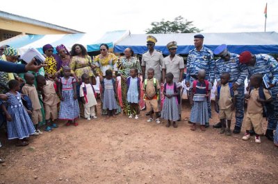 Éducation : L’Ong Wou-Flo distribue 414 kits  aux  élèves des villages de Sérigbokaha et Ouéréguékaha