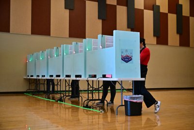 Les Etats-Unis en alerte face aux menaces physiques et virtuelles visant les élections