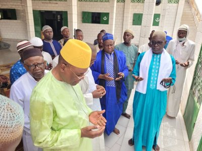 Elections locales 2023 : le candidat du PPA-CI sur la tombe de  feu le patriarche Peleforo Gon Coulibaly à Korhogo