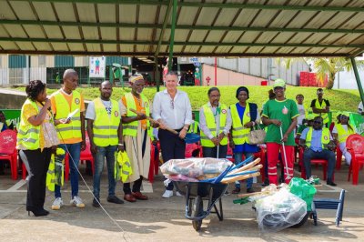 Environnement  : Solibra initie un Clean Up Day pour nettoyer les artères de Micao, dans la zone industrielle de Yopougon