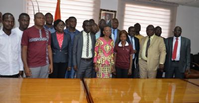 Un collectif d’étudiants boursiers rend hommage au Premier ministre