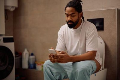 Les 7 raisons médicales pour lesquelles il n'est pas recommandé d'emporter son téléphone portable aux toilettes