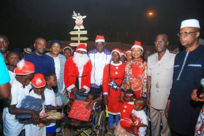 Fêtes de fin d'année : la ministre Nassénéba Touré comble de joie 2 000 enfants et 150 familles