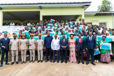 Côte d'lvoire/ Financement des Activités génératrices de revenus : plus de 600 jeunes du Sud-Comoé reçoivent des chèques