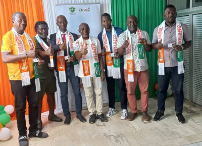 Football : des Supporters des Éléphants retirent leur Carte CNSE 