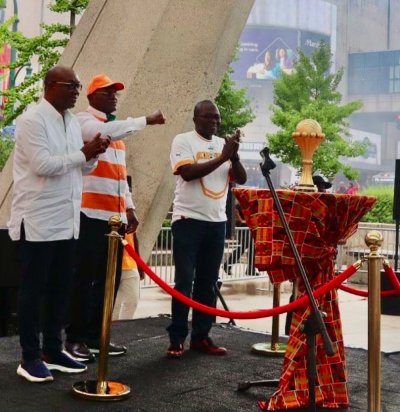 Football : le trophée de la coupe d'Afrique des Nations reçoit un accueil populaire aux États-Unis