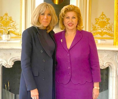 France :  Dominique Ouattara échange avec  Brigitte Macron à Paris