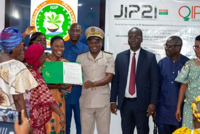 Grand-Lahou/Indication Géographique Protégée : le certificat IGP de l’Attiéké des Lagunes officiellement remis aux productrices au nom du Ministre Souleymane Diarrassouba