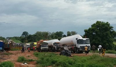 Des colonnes de véhicules bloquées à Bouaké, des mutins perturbent une session de la RSS