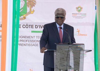 Inauguration du Lycée professionnel des Métiers des Energies renouvelables de Yopougon : Robert Beugré Mambé annonce la construction d'un centre de formation en énergie solaire à Boundiali