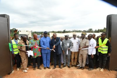 Gagnoa : le Directeur Général du Conseil Café-Cacao inaugure une unité de transformation de Manioc pour des femmes