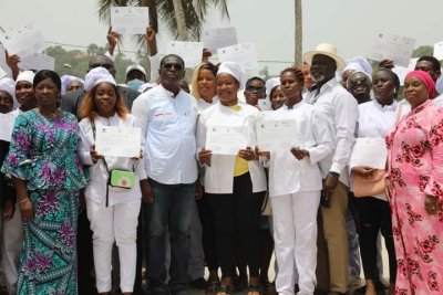 Insertion professionnelle : 200 jeunes de la région de San Pedro reçoivent des certificats de fin de formation dans le métier de l’hôtellerie