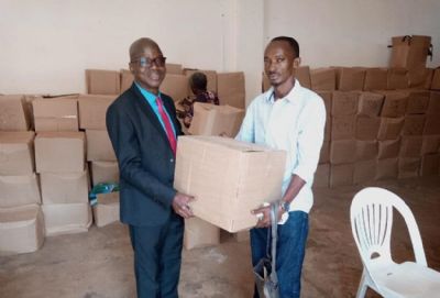 Des milliers de kits et de manuels distribués aux écoles primaires publiques de Dimbokro