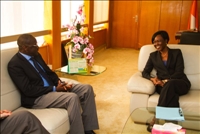 Le nouveau représentant de la Banque Mondiale en Côte d’Ivoire, Monsieur Ousmane Diagana visite la Ministre Nialé KABA.