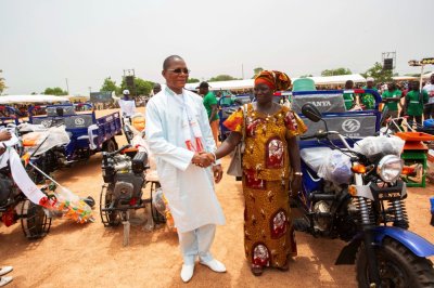 Kouto : journée de l’excellence  de la FEGAF,  le ministre Bruno Koné  comble 10 000 femmes rurales