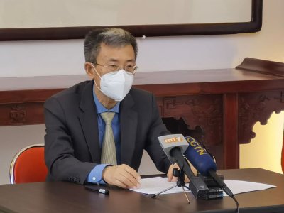 La 8e Conférence ministérielle du Forum sur la Coopération sino-africaine: S. E. M. WAN Li fait le point avec des journalistes ivoiriens