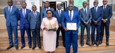 La direction générale de GESTOCI célèbre son prix d’Excellence