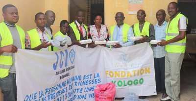 La Fondation Kologo offre un repas aux détenus de la prison de Bouaflé