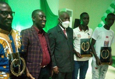 La FPH-CI distingue les meilleurs saigneurs d’hévéa à Dabou