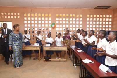 Projet SWEDD-Education / Appui alimentaire : la ministre Belmonde Dogo visite l’espace sûr et la cantine du Lycée Moderne Kennedy de Daloa