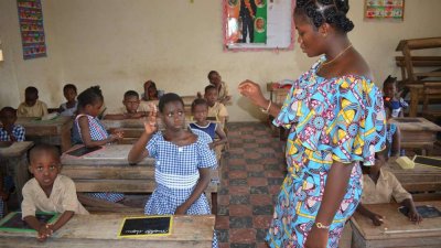Côte d’Ivoire : associations et experts plaident pour une officialisation du langage des signes(Enquête Express)