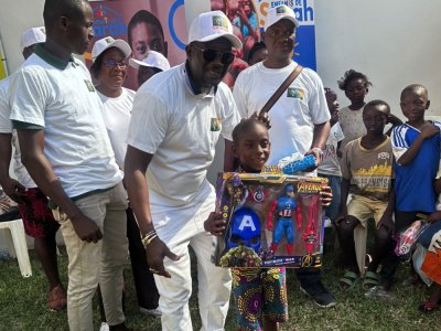 Côte d’Ivoire : l’Association Tous unis pour le Bonheur cadeaute des enfants 