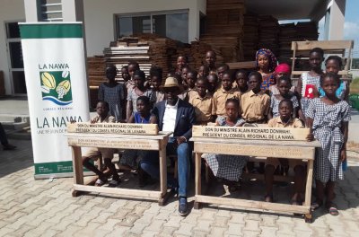 Le conseil régional de la Nawa dote des établissements scolaires en tables bancs