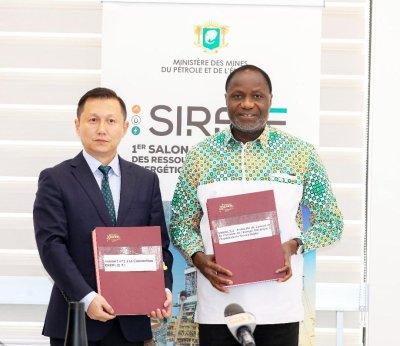 Le gouvernement signe des accords pour la réalisation de deux grandes centrales électriques