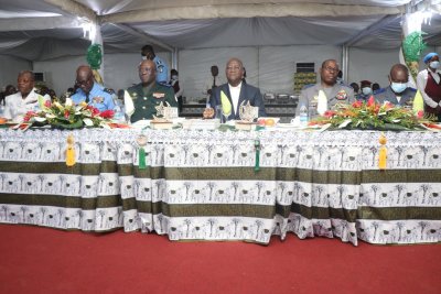 Le ministre de la Défense offre 40 tonnes de vivres à la communauté musulmane de la gendarmerie nationale